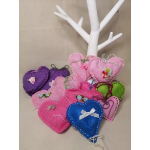 Sm� filt-hjerter med oph�ng