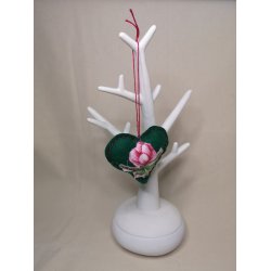 Sm� filt-hjerter med oph�ng