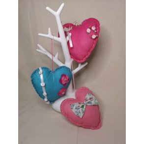 Store filt-hjerter med ophng